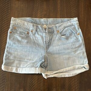 Light Wash Levi’s Jean Shorts 27
